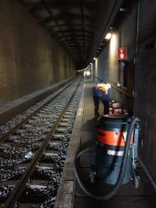 Reiniging metro spoor